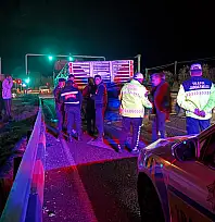 Milas'ta Feci Çarpışma: Otomobil Kamyona Ok Gibi Saplandı