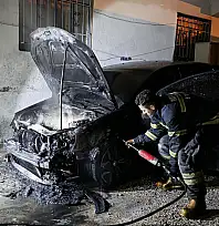 Milas'ta korku dolu anlar: Marşa bastı, otomobil alev topuna döndü