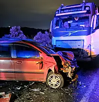 Milas'ta Korkutan Kaza: Kömür Taşıyan Tır ile Otomobil Kafa Kafaya Çarpıştı 1 Kişi Yaralandı