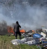 Milas'ta Korkutan Yangın: Hurdalık ve Dam Alevlere Teslim Oldu