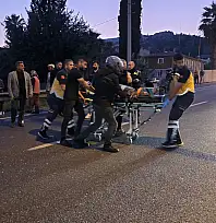 Milas'ta Motosiklet Yayaya Çarptı: İki Kişi Yaralandı