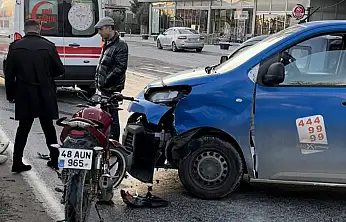 Milas 23 Nisan Bulvarı'nda Kaza: Geri Manevra Yapan Araca Motosiklet Çarptı