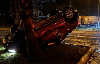 Milas Adliye Kavşağı'nda Yine Kaza: Tır ile Çarpışan Otomobil Takla Attı 1 Kişi Yaralandı