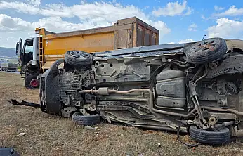 Milas'ta Boğa Yokuşu'nda Kaza: Kamyonla Çarpışan Otomobil Takla Attı 1 Kişi Yaralandı