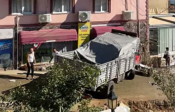 Milas'ta Freni Boşalan Kamyon Facianın Eşiğinden Döndü