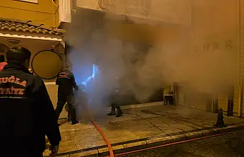 Milas'ta gece yarısı iş yeri yangını mahallede paniğe yol açtı