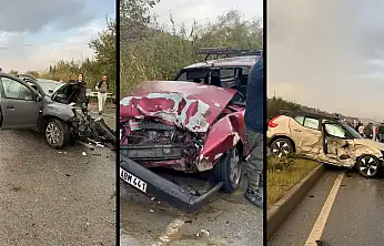 Milas'ta karşı şeride geçen araç faciaya neden oldu 1'i ağır 2 yaralı