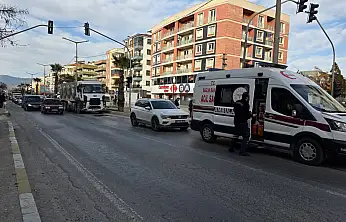 Milas'ta Korkutan Kaza: Ani Fren Yapan Otomobile Kamyon Çarptı 1 Kişi Yaralandı