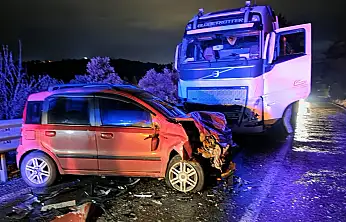 Milas'ta Korkutan Kaza: Kömür Taşıyan Tır ile Otomobil Kafa Kafaya Çarpıştı 1 Kişi Yaralandı