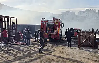 Milas'ta Korkutan Yangın: Konteynır Alevlere Teslim Oldu!