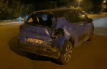 Milas'ta lastiği kopan araç zincirleme kazaya neden oldu 1 kişi yaralandı