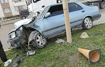 Milas'ta Mucize Kurtuluş: Otomobil Hurdaya Döndü, Burnu Bile Kanamadı!