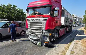 Milas'ta Orta Refüjden Geçmeye Çalışan Motosiklet Tırla Çarpıştı