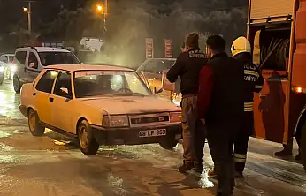 Milas'ta Seyir hâlindeki araçta duman çıkınca panik yaşandı