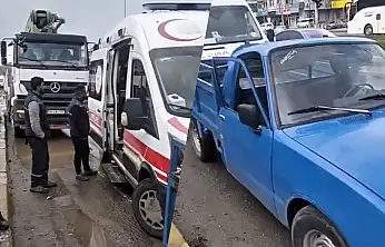 Milas'ta Trafik Kazası: Menteş Kavşağı'nda Kamyonet ve Mikser Çarpıştı 1 Kişi Yaralandı