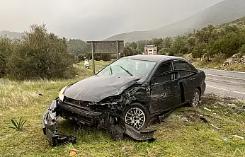 Milas'ta yağışlı havada tır kazası: 2 araçla çarpıştı