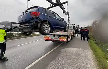 Milas'ta yürekleri ağza getiren kaza: Otomobil şarampole yuvarlandı
