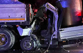 Milas Yatağan Karayolu'nda feci kaza: Süt aracı tıra arkadan çarptı Osman Küçük hayatını kaybetti