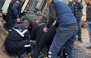 Termik Santral Sahasında Korkutan Kaza: Devrilen Kamyonun Altından Sağ Çıkarıldı