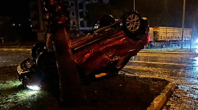 Milas Adliye Kavşağı'nda Yine Kaza: Tır ile Çarpışan Otomobil Takla Attı 1 Kişi Yaralandı