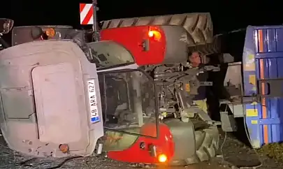 Bafa Tüneli Girişinde Kaza: Traktör Devrildi, 1 Yaralı