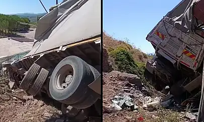 Milas Boğaziçi'nde Kamyon Uçuruma Yuvarlandı: 2 Yaralı