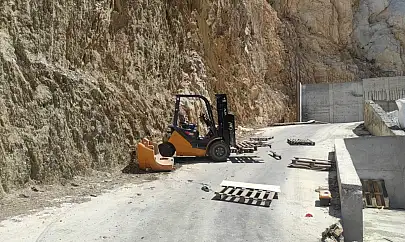 Milas OSB'de Forklift Kazası: Somalili Üniversite Öğrencisi Ağır Yaralandı