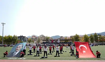 Milas'ta 19 Mayıs Coşkusu Şehit Metin Özcan Stadyumu'nda Yaşandı