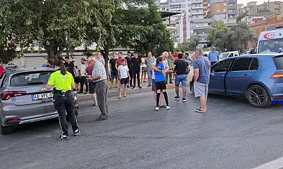 Milas'ta Ara Yoldan Çıkan Araç Seyir Halindeki Otomobile Çarptı: 4 Kişi Yaralandı