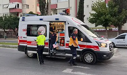 Milas'ta Geri Geri Çıkan Araç Kazaya Neden Oldu: 1 Kişi Yaralandı