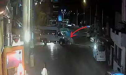 Milas'ta minibüs motosiklete çarptı: 16 yaşındaki sürücünün parmakları kırıldı