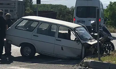 Milas Yatağan karayolunda iki araç kafa kafaya çarpıştı: Otomobil ikiye ayrıldı