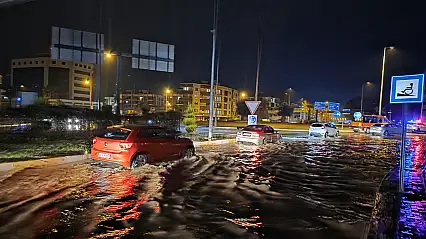 Milas'ta Şiddetli Yağış ve Fırtına Hayatı Felç Etti