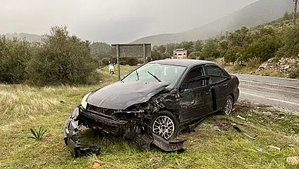 Milas'ta yağışlı havada tır kazası: 2 araçla çarpıştı