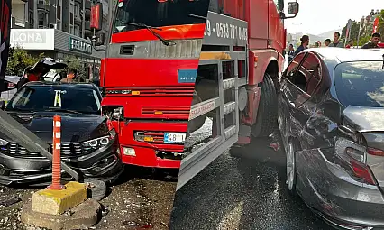 Milas'ta kamyon park halindeki otomobile çarptı: 1 yaralı