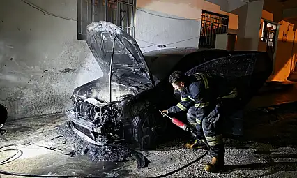 Milas'ta korku dolu anlar: Marşa bastı, otomobil alev topuna döndü