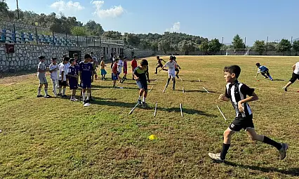 Minik Futbolcuların Heyecanı Başladı: Yaz Futbol Okulu Antrenmanları Milas'ta Start Aldı