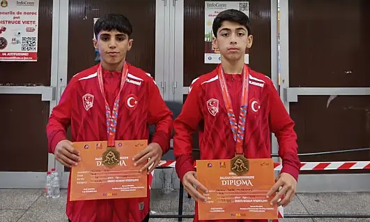 Milas'ın yiğitleri al bayrağı Bükreş'te göklere çekti