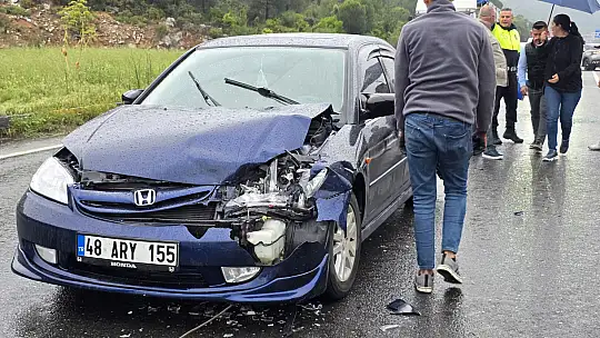 Yoğun yağış zincirleme kazaya yol açtı: Milas-Bodrum yolunda 6 araç birbirine girdi