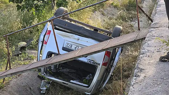 Milas'ta otomobil şarampole devrildi: 60 yaşındaki sürücü yaralandı
