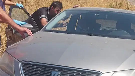 Hastane kavşağında dönüş yapan araç ile karşı yönden gelen otomobil çarpıştı 3 kişi yaralandı