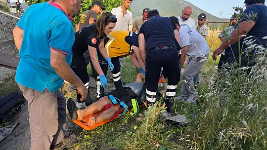 Milas'ta otomobil şarampole devrildi: 60 yaşındaki sürücü yaralandı