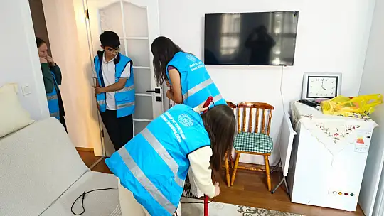 Milas'ta 'Yalnız Değilsin' Projesiyle Yaşlılara Gönüllü Destek