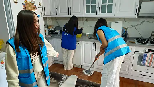 Milas'ta 'Yalnız Değilsin' Projesiyle Yaşlılara Gönüllü Destek