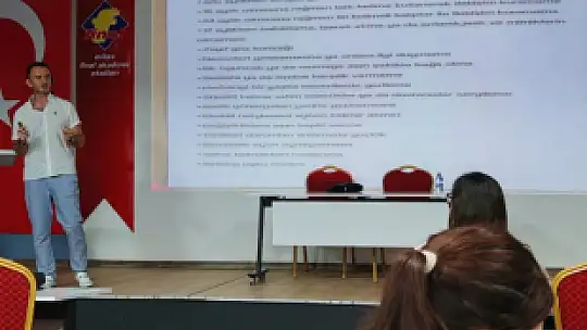 Doç. Dr. Emre Ünlü'den Milas'ta Ailelere Otizm Farkındalık Semineri