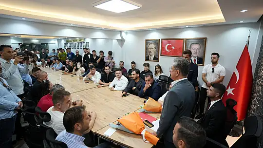 AK Parti Muğla'da Gençlik Bayrağı Kalay'a Teslim Edildi