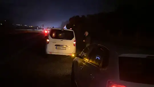 Milas-Selimiye yolunda tehlike: Aynı çukurda 10 aracın lastiği patladı