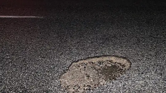 Milas-Selimiye yolunda tehlike: Aynı çukurda 10 aracın lastiği patladı