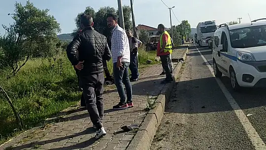 Milas'ta motosiklet kazası geçiren sürücünün yardımına yoldan tesadüfen geçen sağlık çalışanları koştu