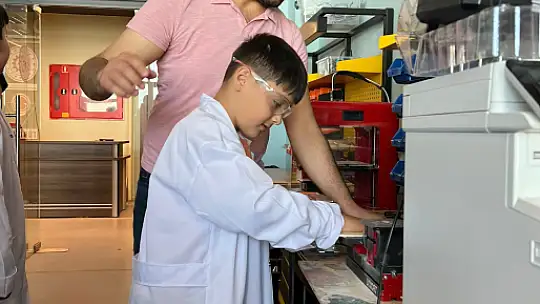 Özel öğrenciler DENEYAP Atölyesi'nde teknolojiyle buluştu